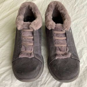 Cute & comfy slip on foam bed shoes